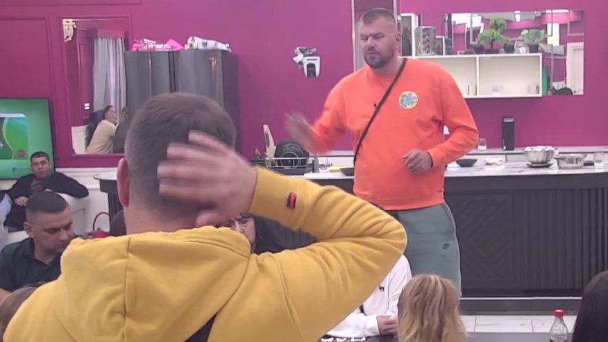 Tenzija za stolom raste! Ivan sumnja u Janjuševu priču o dopisivanju sa Aneli, pa otkrio: Mislim da je samo preuveličao, ja sam bio to veče tu... (VIDEO)