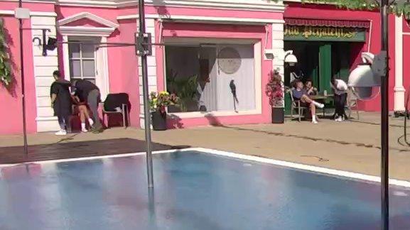 Šok i neverica: Luka pokušao da se sakrije i poljubi Jakšićku, kamere sve zabeležile! (VIDEO)