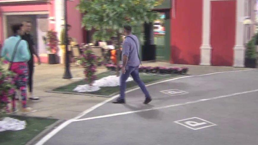 Asminu pala roletna: Razvezao jezik i urnisao takmičare Elite 9! (VIDEO)