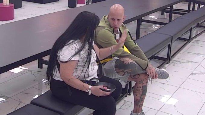 Milosava se bacila u akciju i počela da zavodi Jovana: Popadaće vam vilice od šoka kad čujete kako flertuju! (VIDEO)