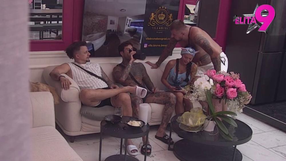 Baci mi telefon u baštu i krene da beži: Janjuš otkrio još smešnih scena njega i Maje, ovo do sada niste čuli! (VIDEO)
