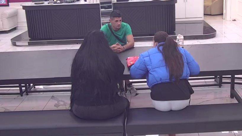 Pa njemu se posrećilo: Dejan do sada plaćao da bude s muškarcima, a Uroša smuvao za džabe! (VIDEO)