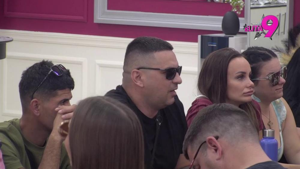 DRTINO MATORA: Bebica osolio po Mići zbog kupovine mira sa Kačavendom, on repetirao vređalicu: SEPTIČKA JAMO PREPUNA FEKALIJA! (VIDEO)
