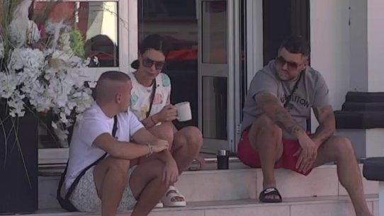 PRIČA SA MAJOM KRIŠOM, A... Učesnici šokirani Lukinim ponašanjem, smatraju da je Aneli zabio NOŽ U LEĐA! (VIDEO)