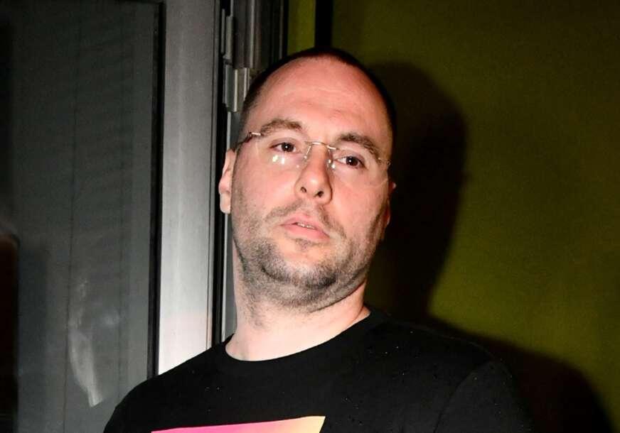 ZVEZDAN SLAVNIĆ POKAZAO BESNU MAŠINU: Bivši rijaliti učesnik odvezao ljubimca na pranje, pa izazvao lavinu komentara (FOTO)