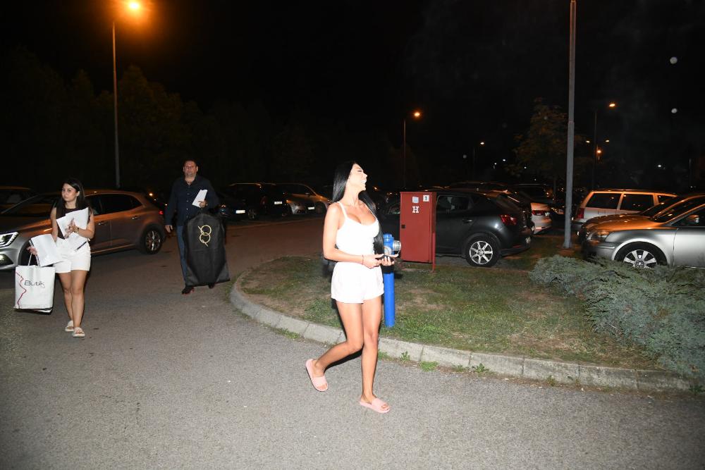 EMOTIVNA SCENA PRED "ELITU 9" Taki u suzama GRLI  Maju, pomenuo njenu MAJKU po prvi put: "Rekla joj je da uključi mozak" (VIDEO)