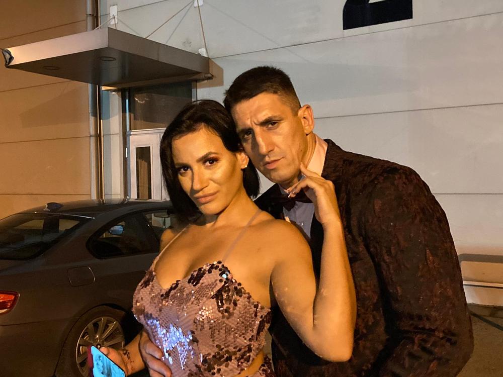 Kristina Spalević objavila snimak sa Kristijanom Golubovićem: On pegla, ona igra i poručuje: "Ne vara te oko, ne varaju dva"
