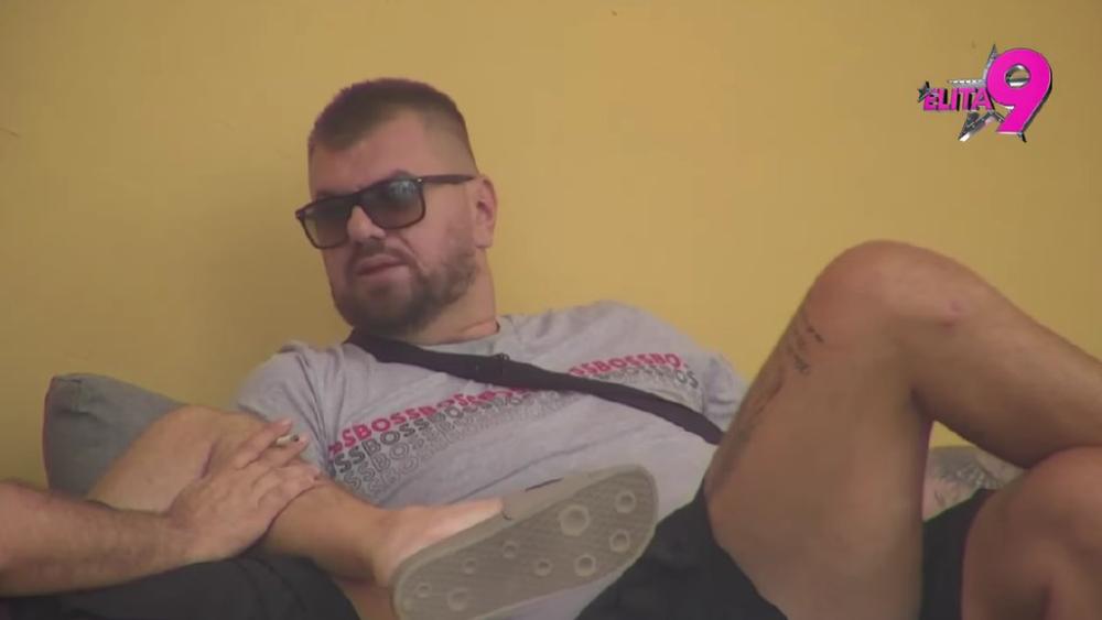 NIJE NI UŠAO U BELU KUĆU, A VEĆ SE ZALJUBIO KAO NAPALJENI TETREB: Janjuš ne može da odoli Dušici, kaže da će IZGUBITI GLAVU 😂 (VIDEO)