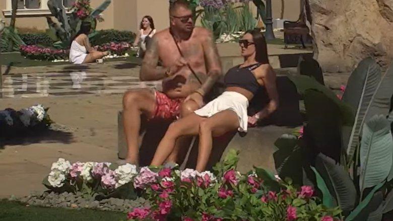 Dušica prebledela: Janjuš poručio da se ne nada bajkovitoj ljubavi s njim 🤨