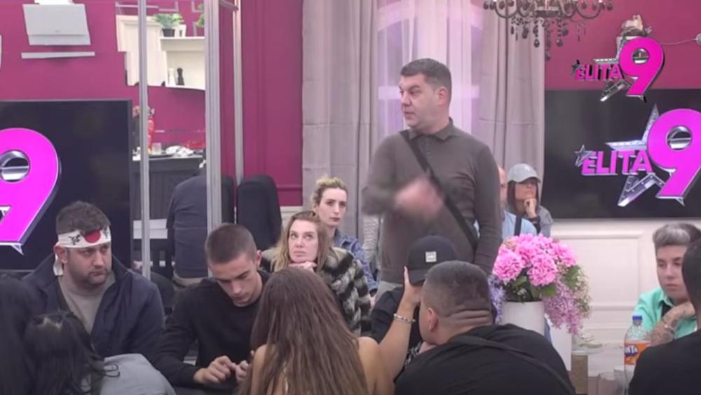 Sara priznala da se poljubila sa Anđelom: IVAN SE RASPAO KAO ORKESTAR NA TITANIKU DOK TONE 😂 (VIDEO)