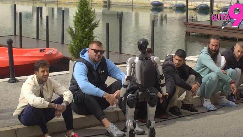 JANJUŠ stavlja TOŠU na KRKAČE i vodi ga u IZLAZAK 😎