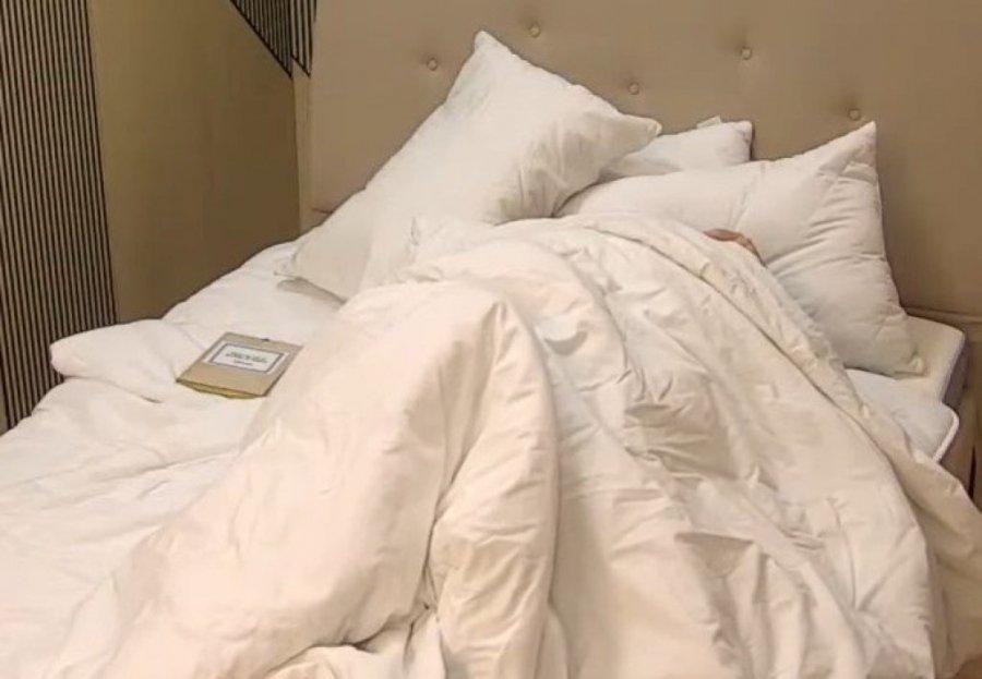 ŠOK OBRT NA IMANJU! Vreli kadrovi Sare i Ivana ispod jorgana! (VIDEO)