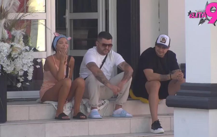 ASMIN PRATI MAJU MARINKOVIĆ U STOPU, OVAJ POTEZ ĆE RAZBESNETI STANIJU! Durdžić totalno obnevideo, više ne razmišlja o devojci!