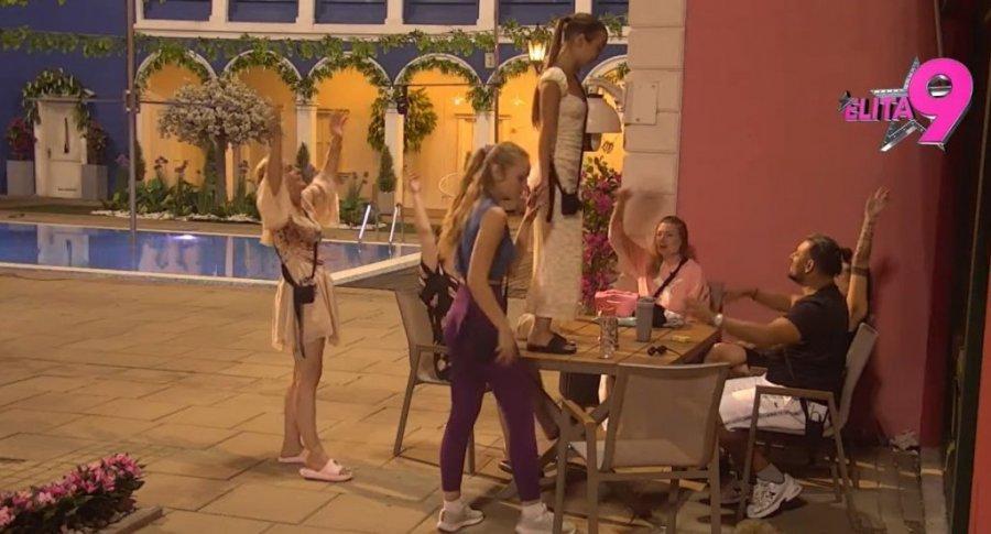 MEŠAJ, MEŠAJ MALA SVAKU NOĆ DO ZORE! Sara se popela na sto i napravila FEŠTU, nastala luda žurka! (VIDEO)
