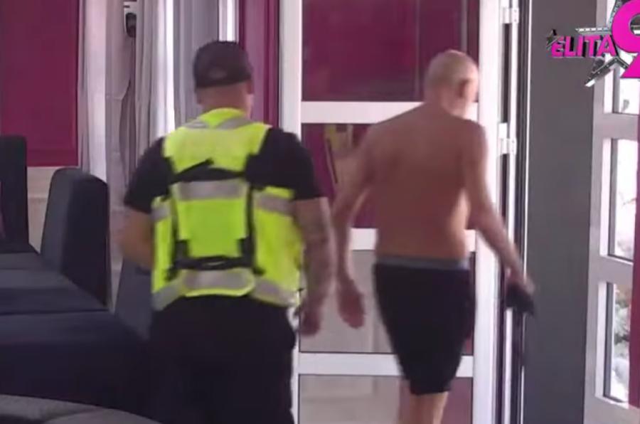 HITNO IZVELI LEPOG MIĆU! Izbio žestok KARAMBOL u "Eliti 9" - zaleteo se ko ZVERINA, obezbeđenje odmah uletelo! (VIDEO)