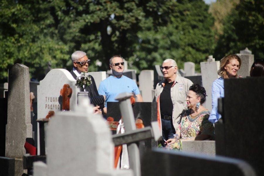 ODRŽAN POMEN MARINI TUCAKOVIĆ! Neutešni Futa se nije odvojao od OVOG čoveka (VIDEO)