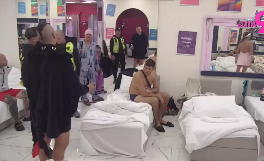 OBEZBEĐENJE OKOLILO BELU KUĆU, JEDVA ZAUSTAVLJEN FIZIČKI OKRŠAJ: Drama tokom žurke, ukućani potpuno pomahnitali!