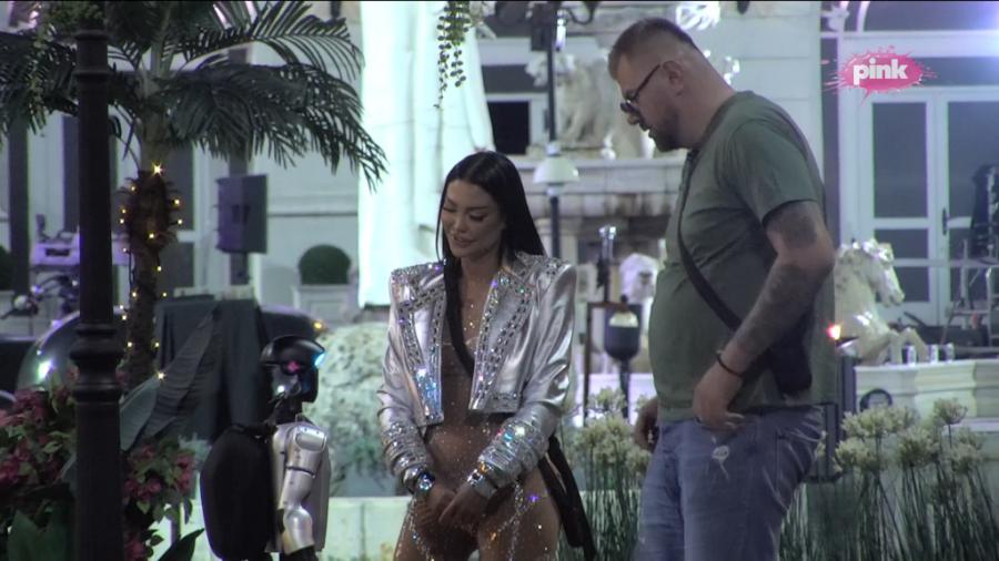 OPAAA, MAJA I JANJUŠ PONOVO ZAJEDNO! Starleta u programu uživo PRIZNALA EMOCIJE - scena nakon koje su SVI ZANEMELI! (GALERIJA)