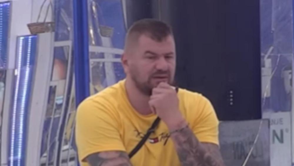 "Gorelo bi da ja uđem unutra" Bivša učesnica "Elite" pokazala poruke s Janjušem - Njemu Dušica ništa ne znači