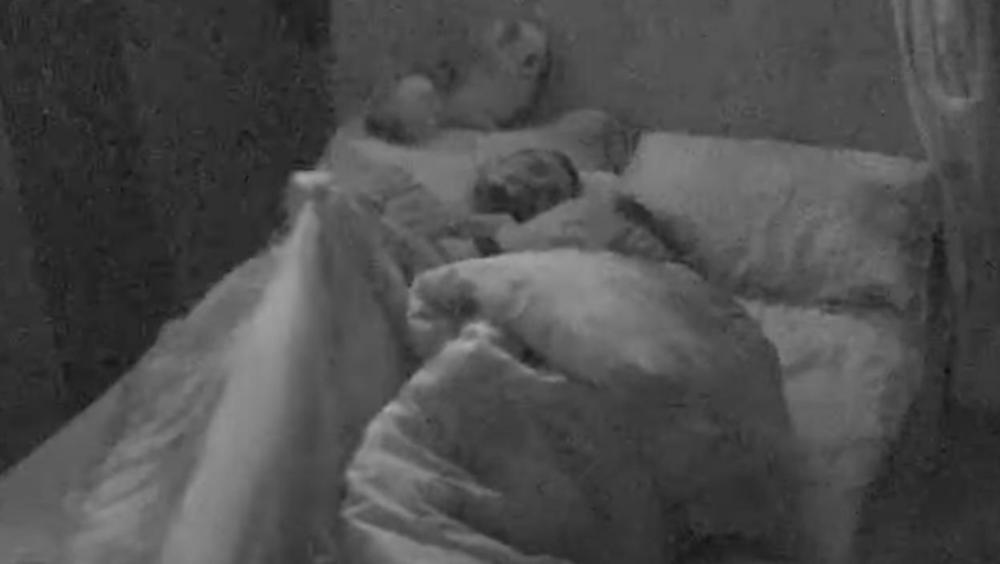 Isplivao snimak - Sara i Bora razmenjivali nežnosti, Santana otkrio kako mu je bilo sa njom ispod jorgana: "Stvarno odlično, deset plus" (VIDEO)