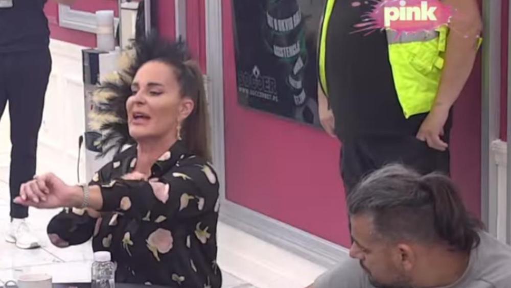 Obezbeđenje hitno uletelo u Belu kuću - Kačavenda žestoko nasrnula na Luku Vujovića: "Samo ti k*raj Groficu"