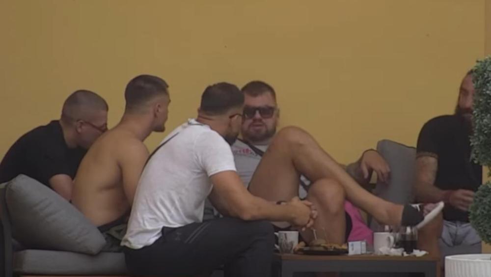 Priznao da se zaljubio - Janjuš odlepio za OVOM učesnicom, sav zatreperi kada je vidi: "Ovo je ludilo mozga"