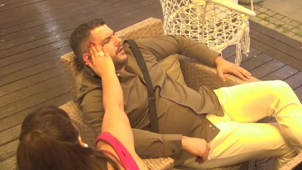 Miljanina ruka završila na Asminovom licu: Kamera usnimila šta se događalo na tremu