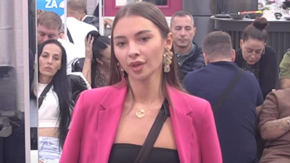 Nakon kraha ljubavi sa Marinkovićem, Sara se emotivnim rečima obratila mami: "Ti znaš svoje ludo dete"