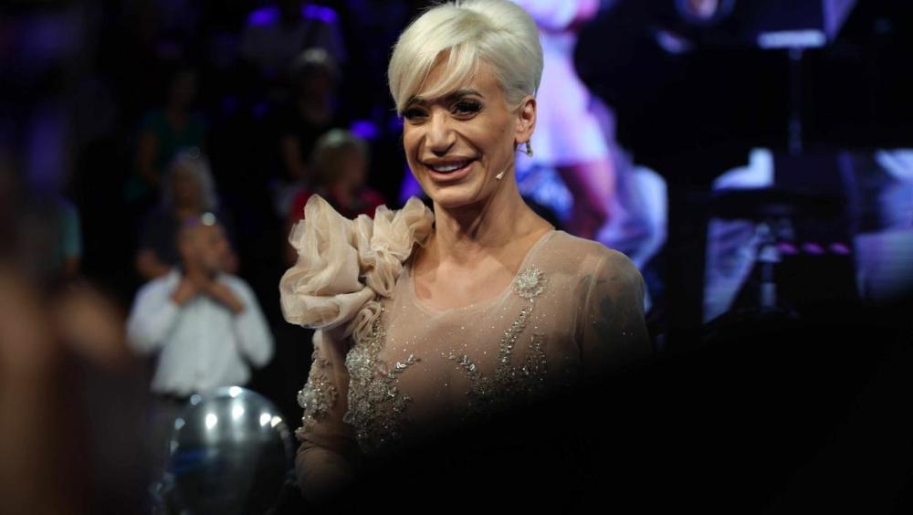 Čak 16 prosečnih srpskih plata na Dušici Jakovljević: Voditeljka haljinu platila papreno, a šta vi mislite o njenom izdanju?