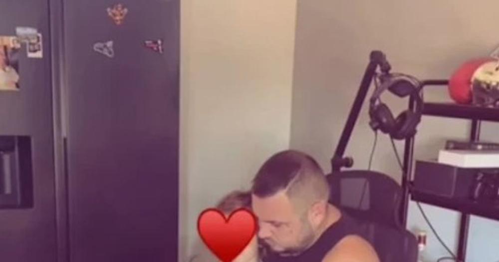Pomirio se sa Aleksandrom, sad čuva ćerku: Car hrani naslednicu Leonu: "Ko koga ove čuva?"