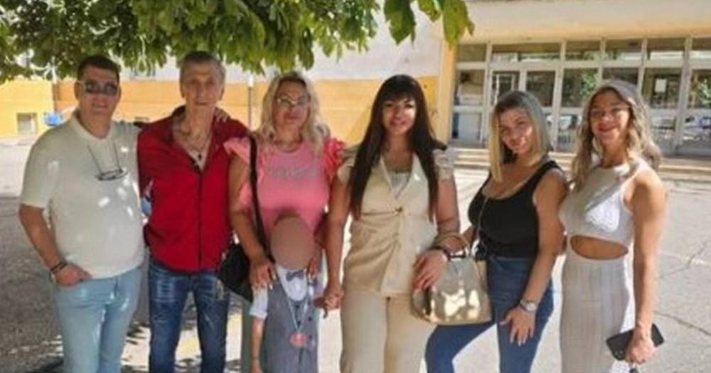 Kulići zagrljeni sa Ivanom Marinkovićem, ispraćaju Željka u prvi razred: Odustaju od tužbe, sve se smirilo