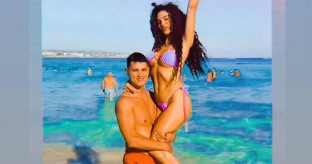 Ena i Peja se skinuli na plaži: Pokazali kako se baškare na Kipru, u prvom planu vitka tela i mišići, sve puca