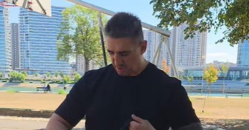 Kristijan Golubović rano jutros usnimljen na ulici, nakon što je ostao sam: Tužan zbog svega, setio se njega
