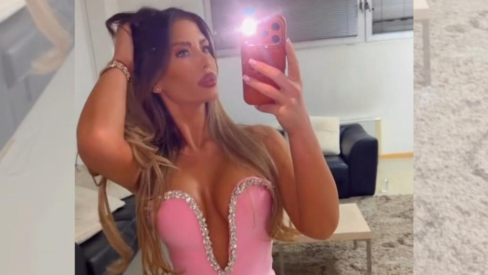 Ana Radulović zapalila mreže u provokativnoj haljini,dekolte do pupka,samo kipi