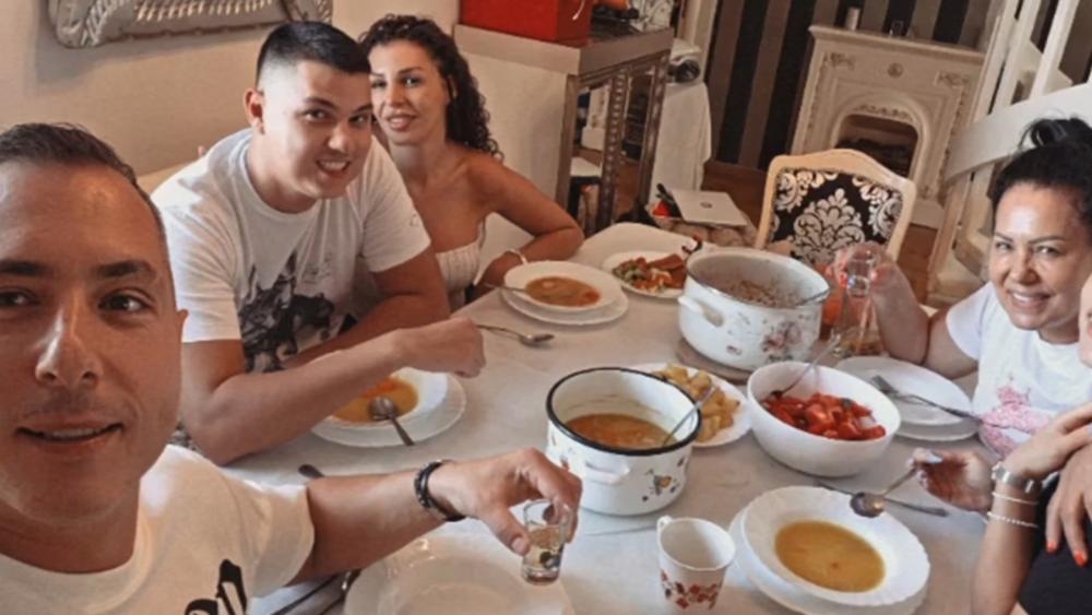 Ena Čolić, Peja, Miki Dudić na ručku kod Zlate Petrović: "Obavezno po rakijicu"