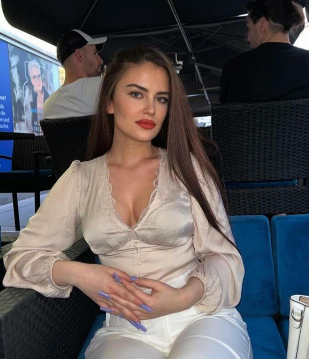 Bivšoj učesnici Zadruge dečko kupio i opremio stan u Beču: Svi se pitaju sa kim je dobila ćerku