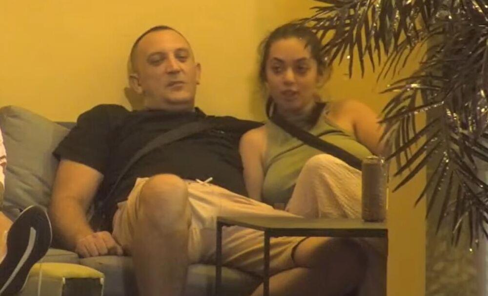PREKINUO EMISIJU NAKON ŠTO JE SAZNAO ŠTA MU MAJKA MISLI O DEVOJCI! Šok reakcija Stojinog sina - poručio joj OVO