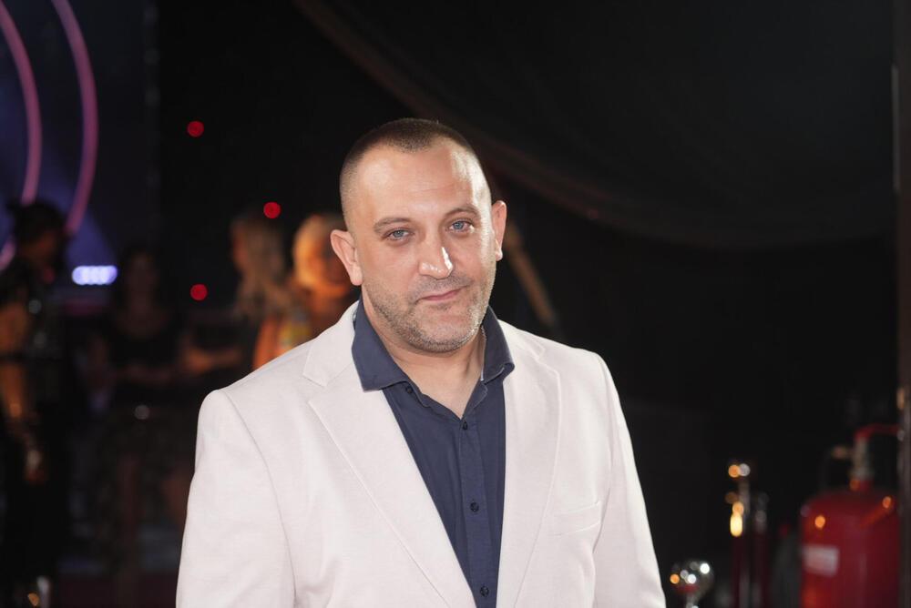 ŠOK OBAVEŠTENJE: Stojin sin zanemeo zbog pisma koje je stiglo! Veliki šef doneo odluku koja mu menja život