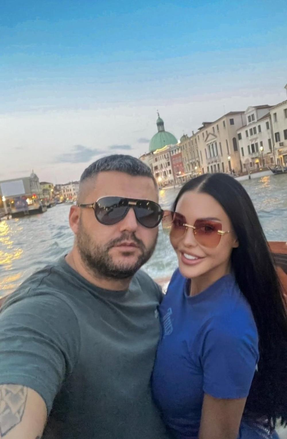 Bez blama pred ljudima! Maja i Asmin razmenjuju strastvene poljupce, ne mare za tuđe poglede