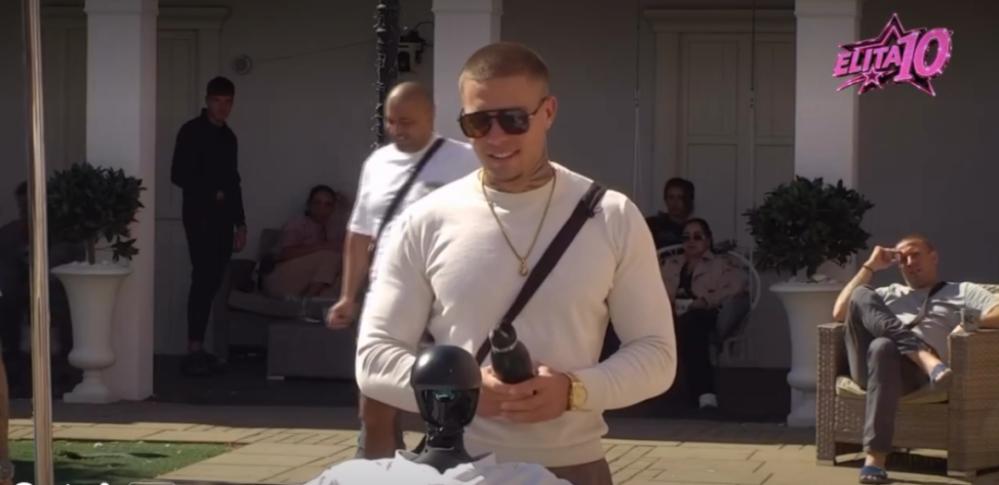 Rijaliti mangup pokušava da zavede maloletnicu - Priznao šta će joj sve raditi (VIDEO)