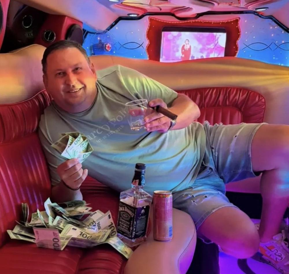 "Tripuje da je mafijaš, a nema 50 evra u džepu" Taki rešio da glumi gazdu, pa nasmejao naciju do suza - Pukao po šavovima