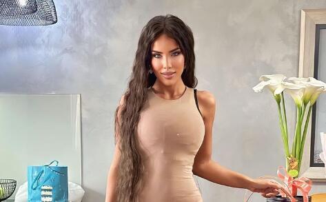 VREĐALI JE ZBOG KILAŽE, A DANAS IZGLEDA KAO MILION DOLARA! Naša starleta godinama radila na svom izgledu i sada se ponosno svlači