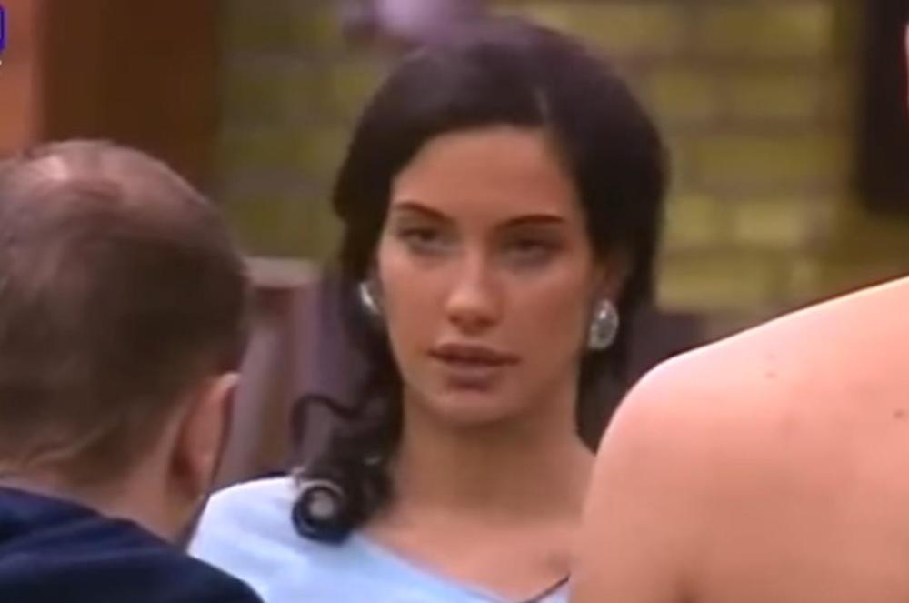 MANEKENKA UŠLA U VELIKOG BRATA, RAŠČERUPALA PEVAČICU, PA NESTALA IZ JAVNOSTI Skandal koji se godinama pamti: Nevena Miličević danas živi američki san