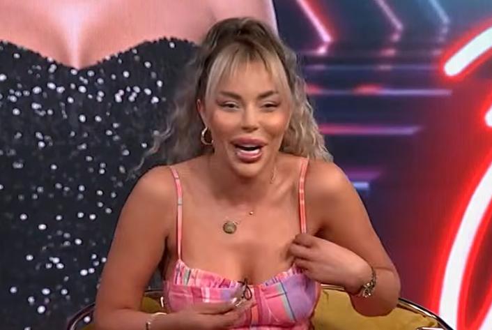 "KOLIKO TE VOLIM, TO SAMO MOJE SRCE ZNA" Sofija Janićijević objavila fotku sa majkom ispred crkve - i nju je Dane (70) finansirao