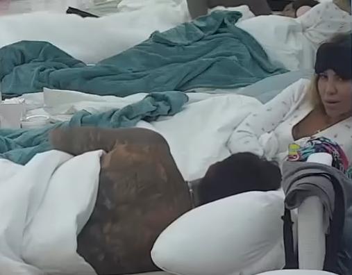 OVI STARI UČESNICI SU ODMAH ZAVRŠILI U KREVETU: Prošle sezone nije hteo da bude s njom, a sad se ušuškali jedno pored drugog