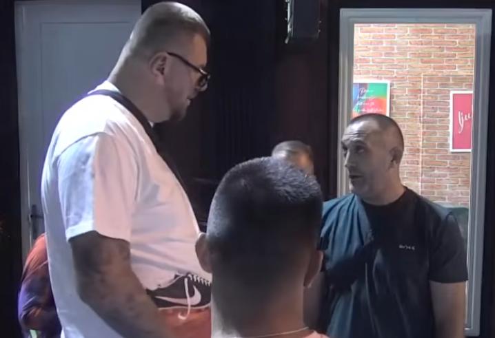 "POLOMIĆU TE KAO..." STOJIN SIN I JANJUŠ U ŽESTOKOM SUKOBU ZBOG OVE UČESNICE: Marko je udario nogom, Milan mu očitao lekciju: Brate, žensko je...