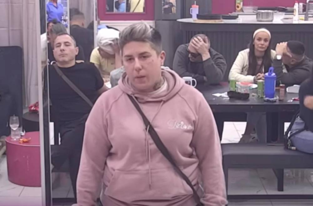 Matora uzdrmala sve priznanjem da je bila sa udatom pevačicom: "Čula sam da više nije živa"