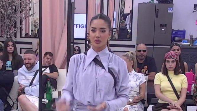 Ostala u totalnom šoku: Anđela zbunjena nakon Carovog priznanja da je zaljubljen u nju, evo koju odluku je donela! (VIDEO)