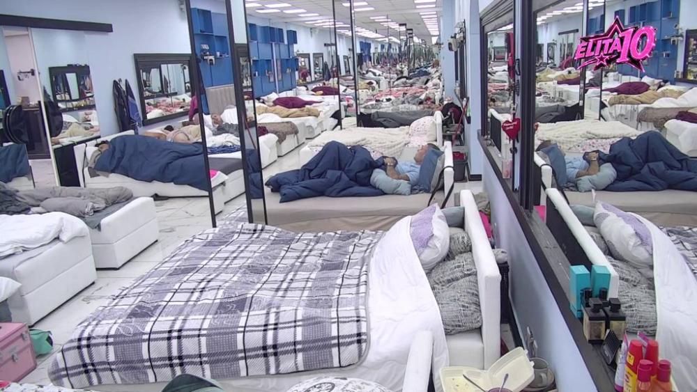 Ovo jutro im uvek najteže padne! U spavaćoj sobi mrtvo more, niko ne mrda posle žurke (VIDEO)