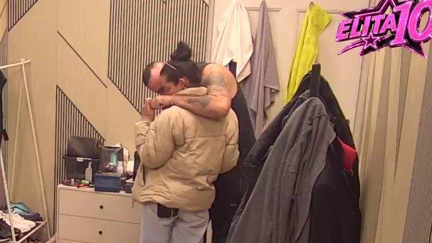 PLJUŠTE POLJUPCI: Car ljubi Lauru, sve puca! Poručio joj: PAZI ŠTA RADIŠ! (VIDEO)